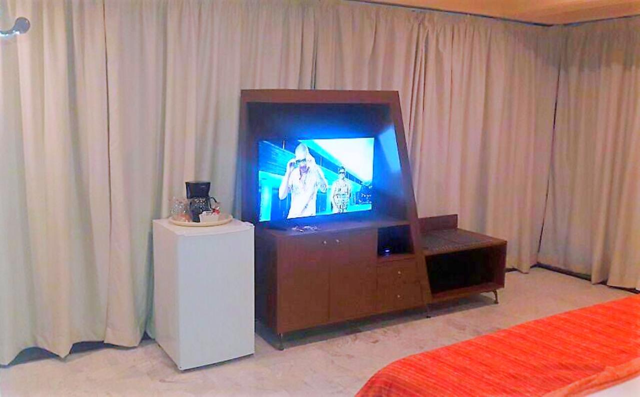 Hotel Versalles Suites Cancun Luaran gambar